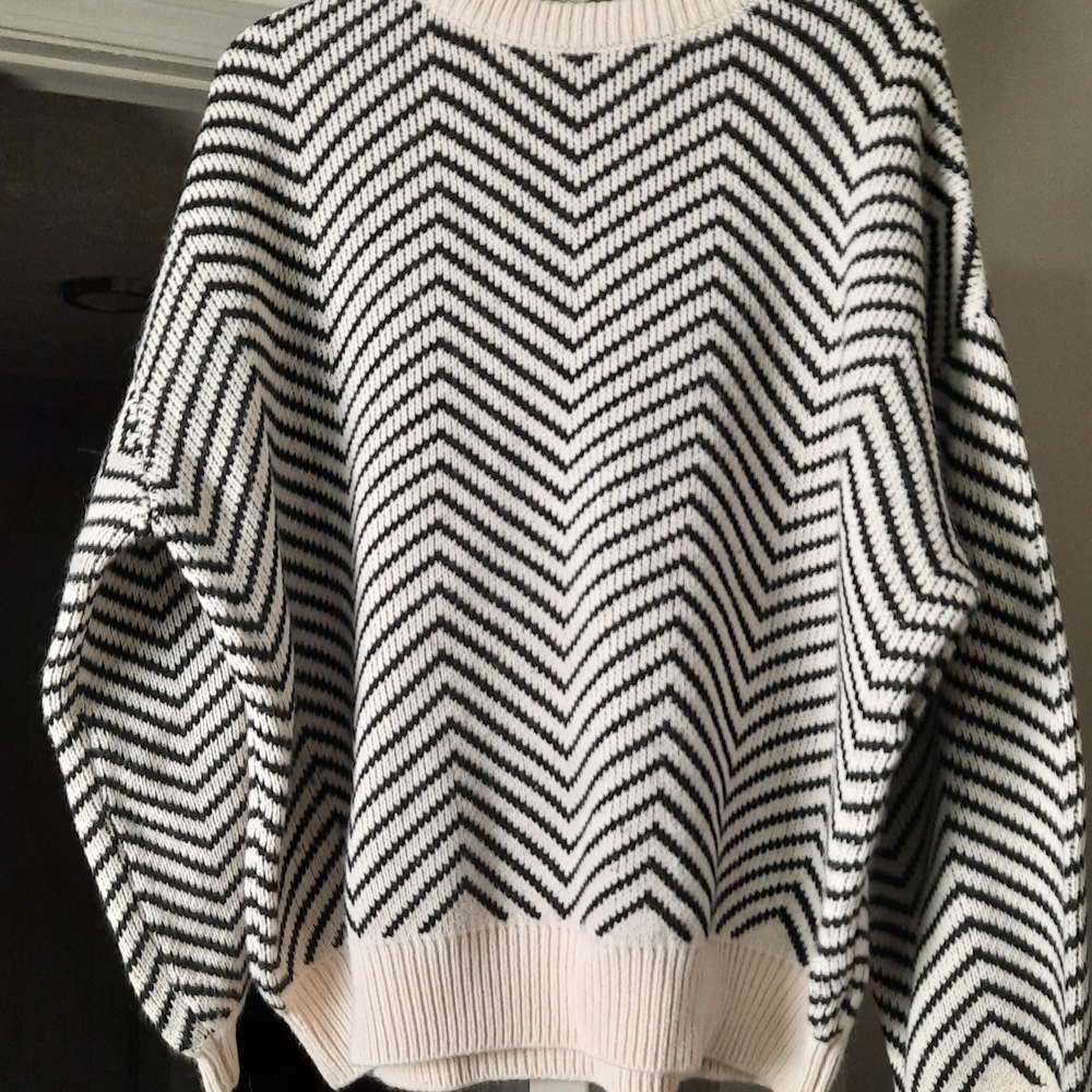 Chevron Patterned Black and White Sweater